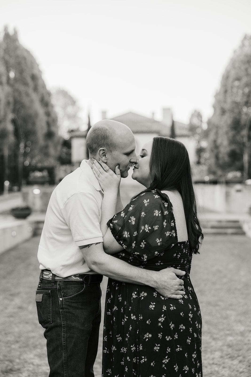 couple takes engagement photos at the Philbrook Museum of Art