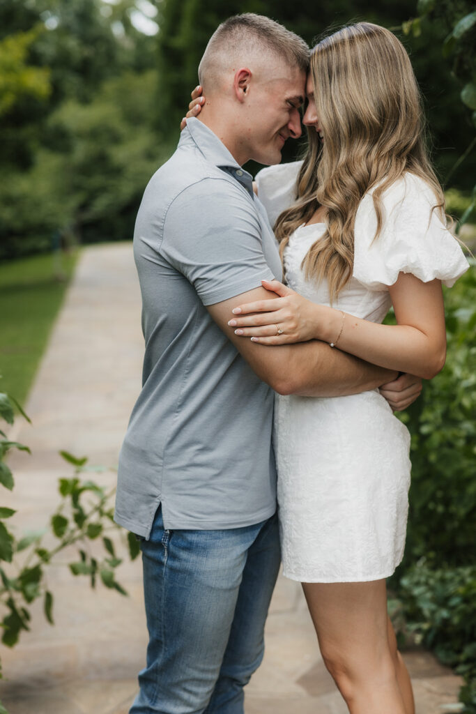 picture of the newlyweds kissing during their photoshoot