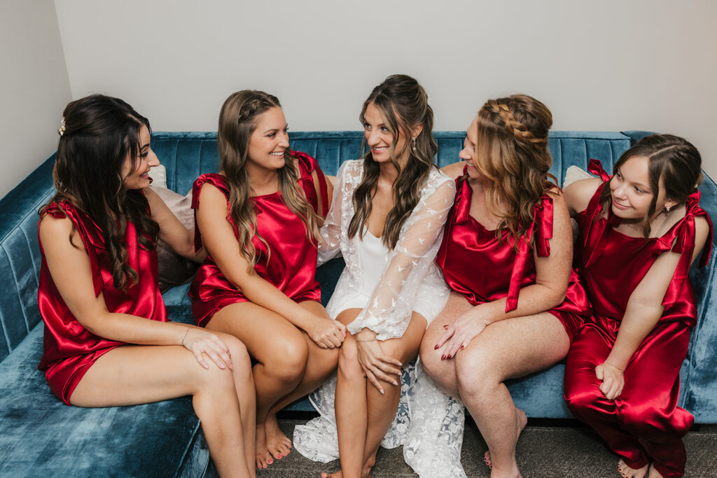 cute picture of the bride and her bridesmaids