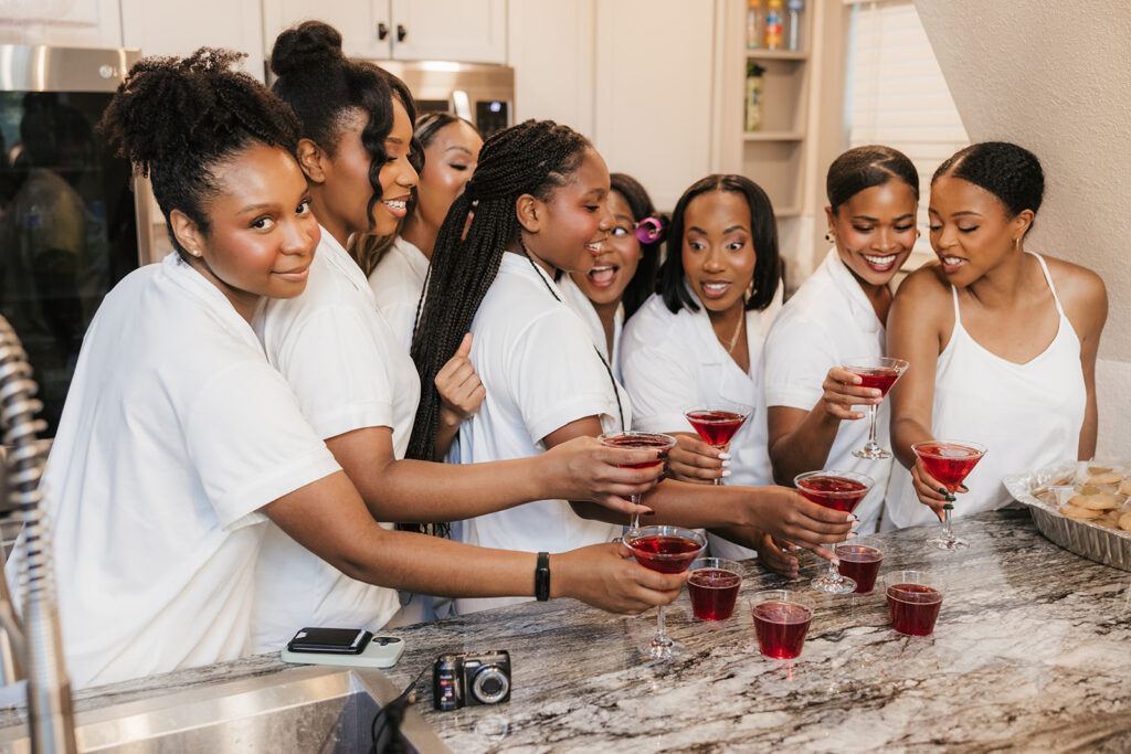 Cute picture of the bride and her bridesmaids