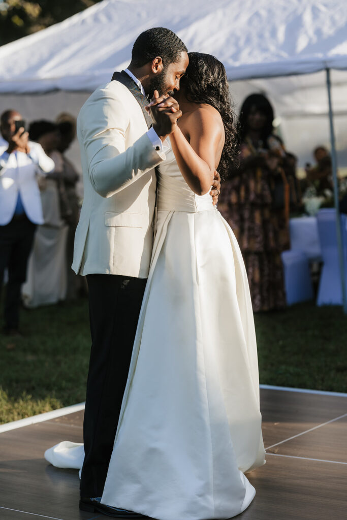 Stunning first dance at the reception