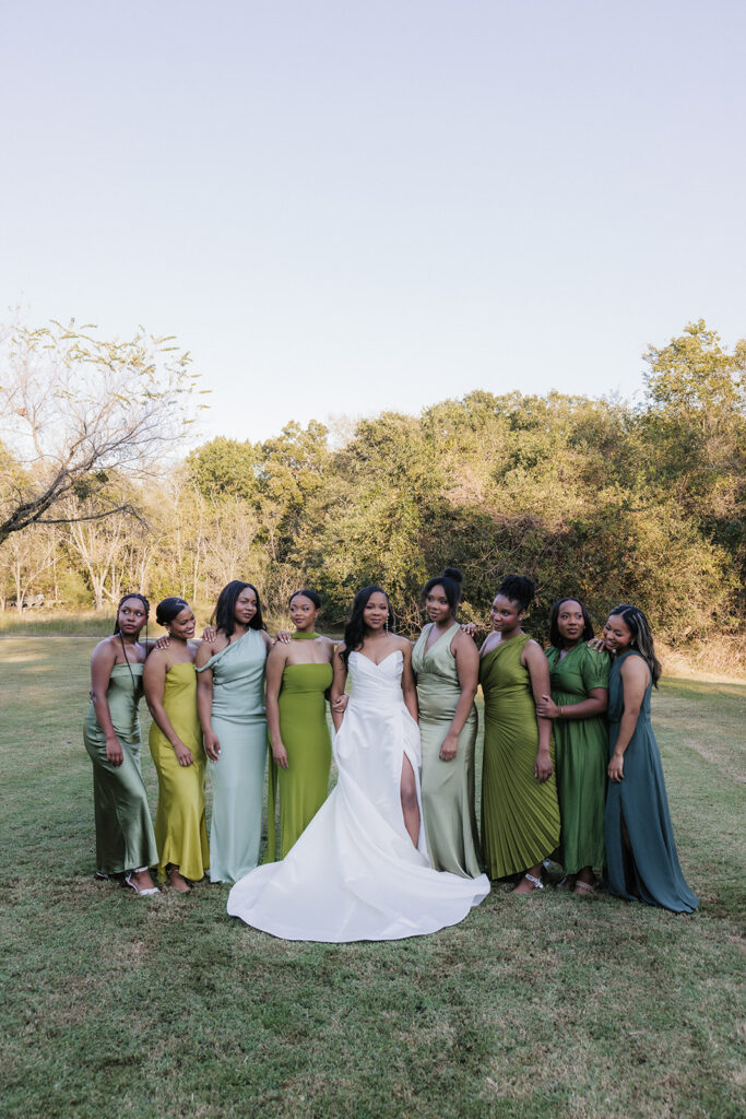 Cute picture of the bride and her bridesmaids