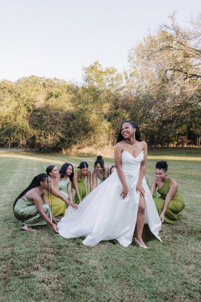 Cute picture of the bride and her friends