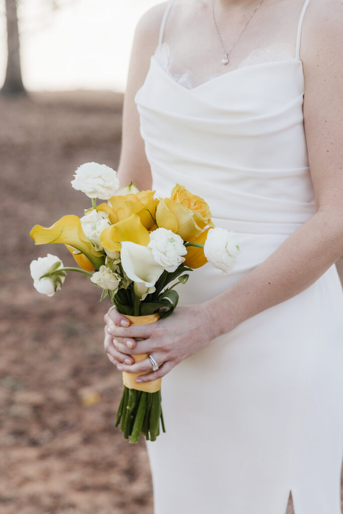 stunning picture of the wedding bouquet