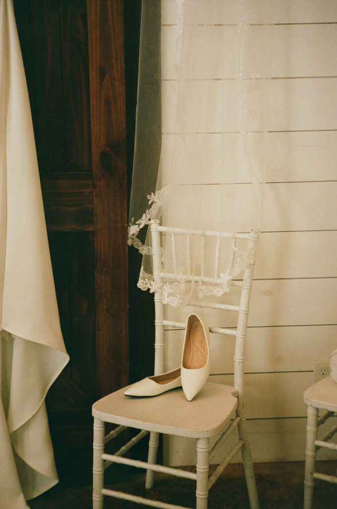 A Romantic LakeSide Wedding Venue in Shawnee, Oklahoma | Teresa & Danny