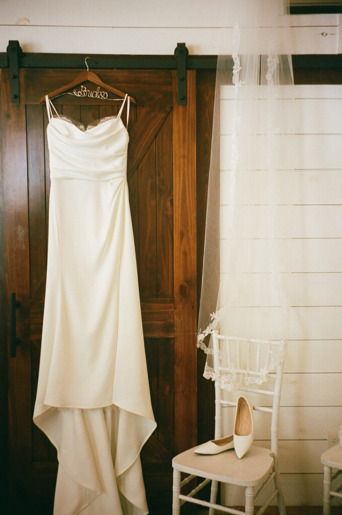 cute picture of the wedding dress