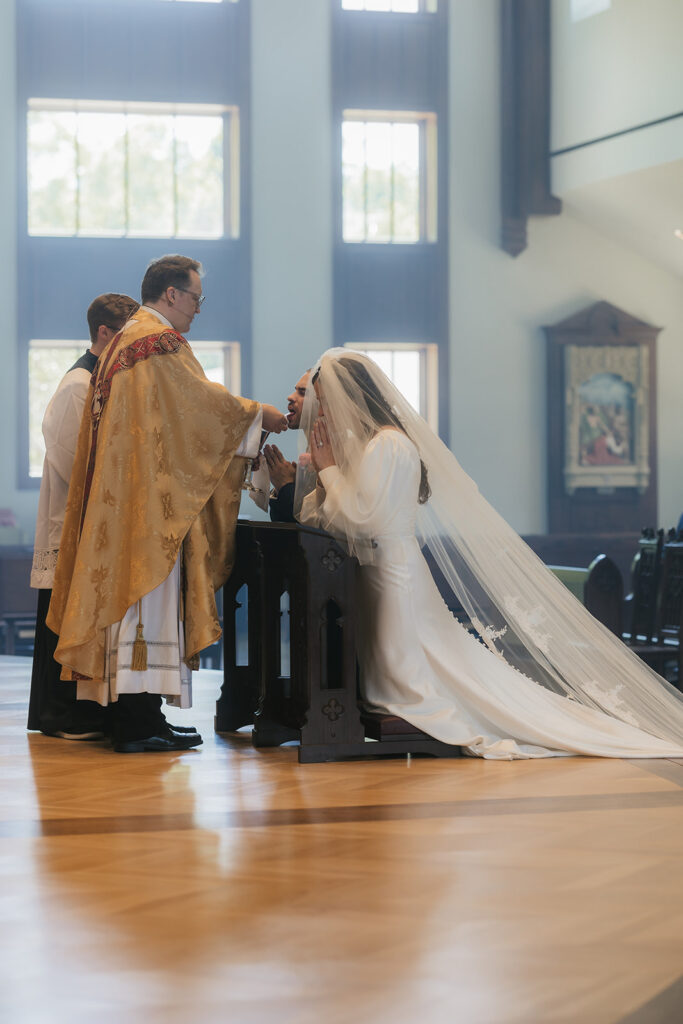 The Perfect Catholic Wedding Timeline (With & Without a First Look)