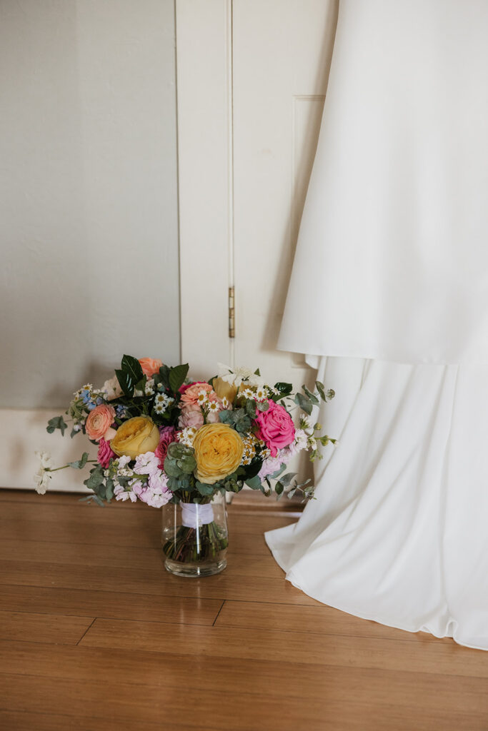 stunning picture of the wedding bouquet