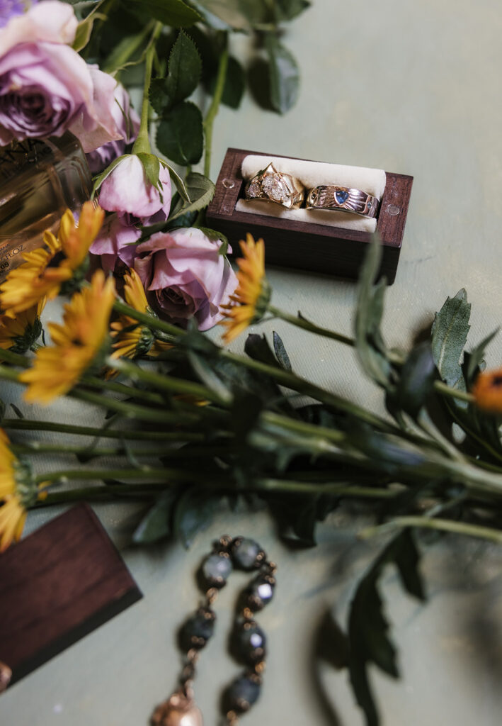 Picture of the wedding rings