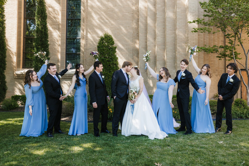 cute picture of the newlyweds and their bridal parties