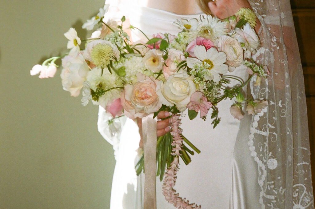 beautiful picture of the wedding bouquet