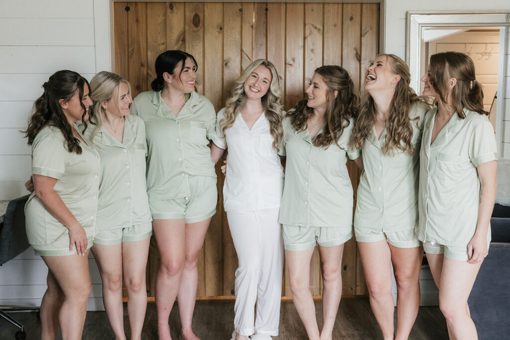 cute picture of the bride and her friends