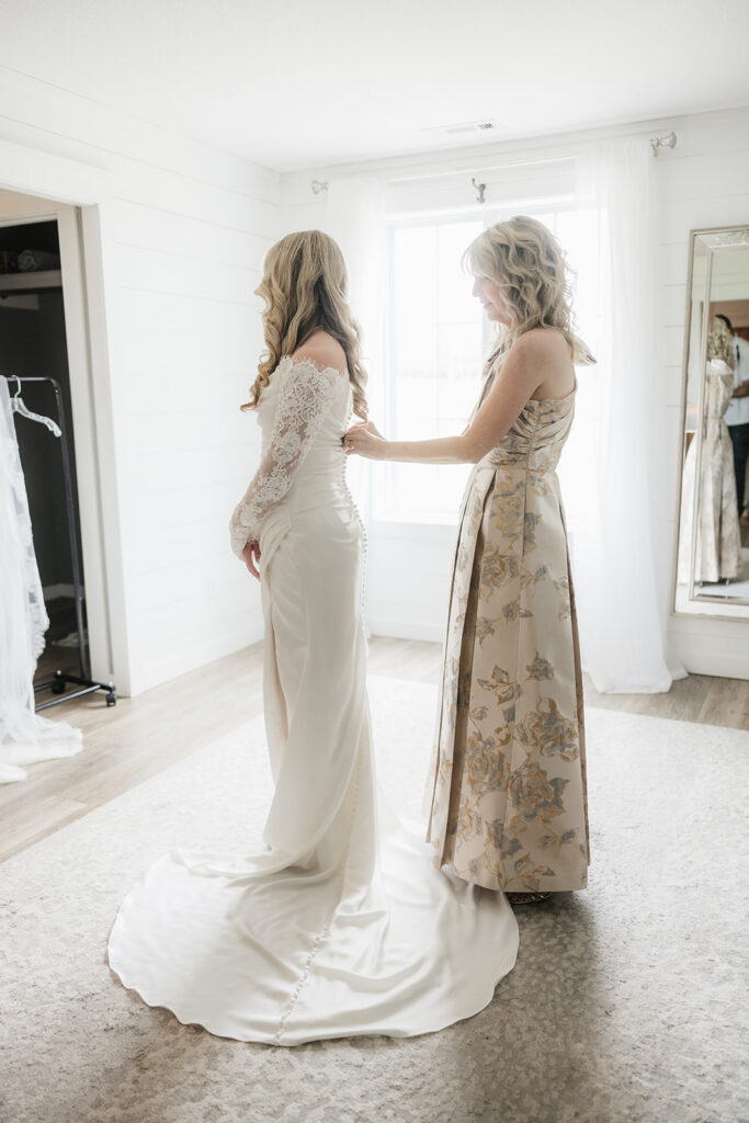 cute picture of the bride and her mom hugging