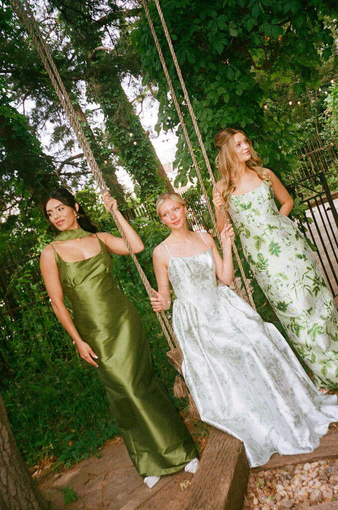 cute portrait of the bride and her friends